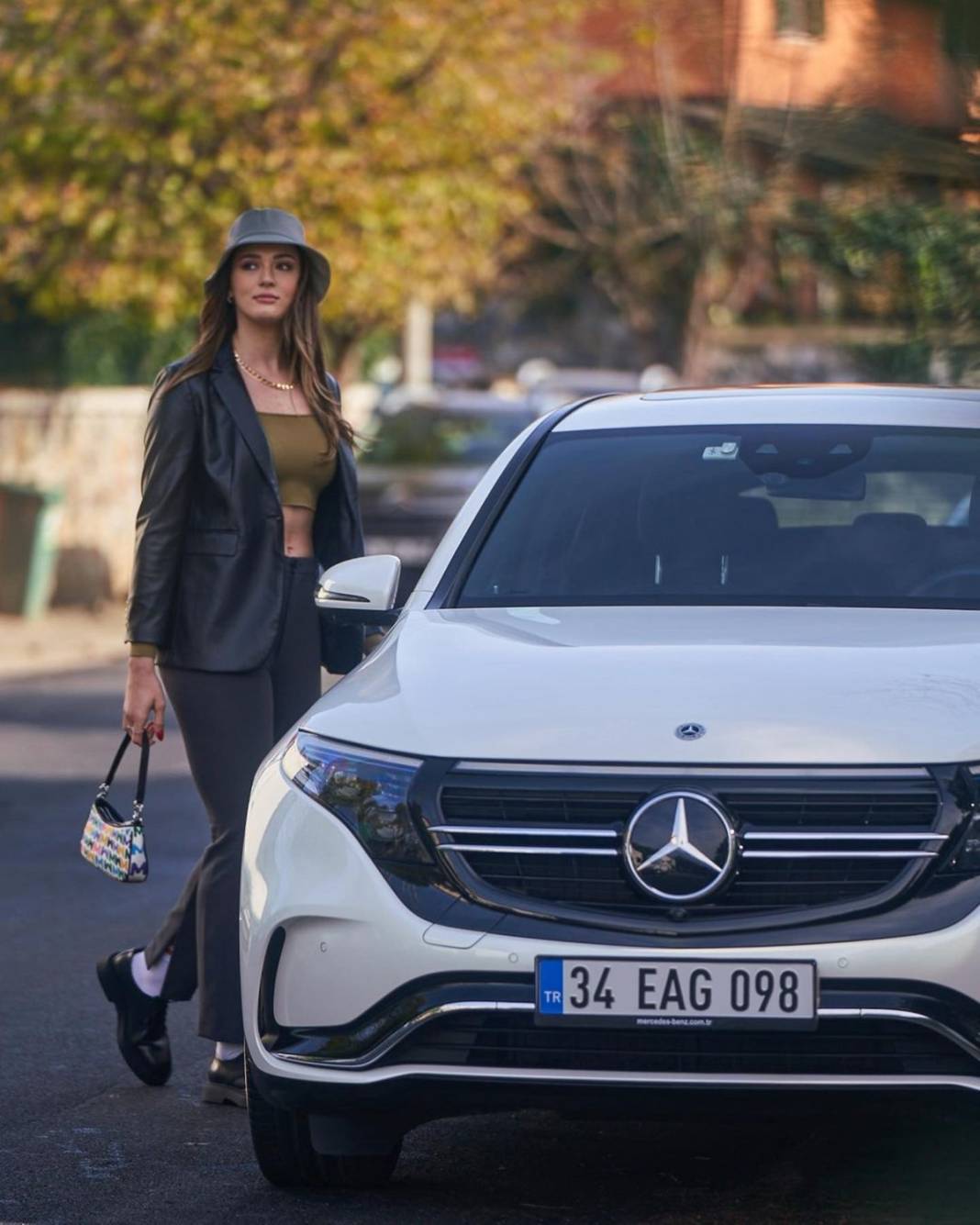 Zehra Güneş dekolteli fotoğraf paylaştı, sosyal medya yıkıldı! Yüz binlerce kez beğenildi, herkesi kendine hayran bıraktı 33